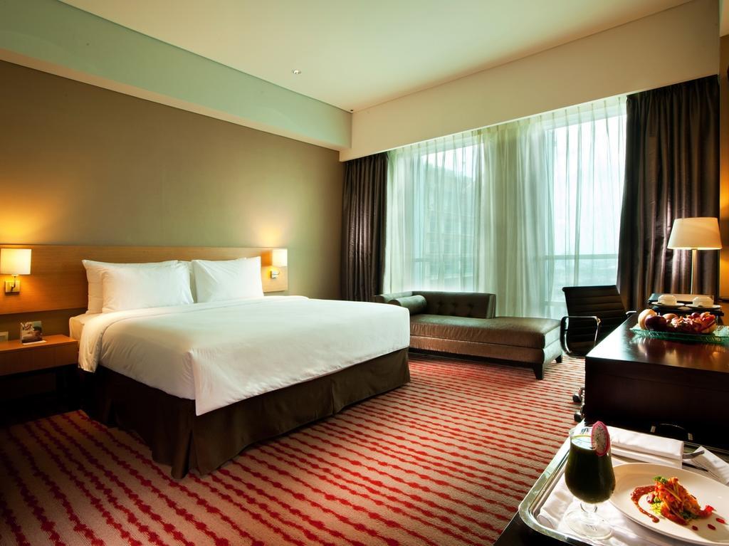 Js Luwansa Hotel & Convention Center Jakarta Exterior foto